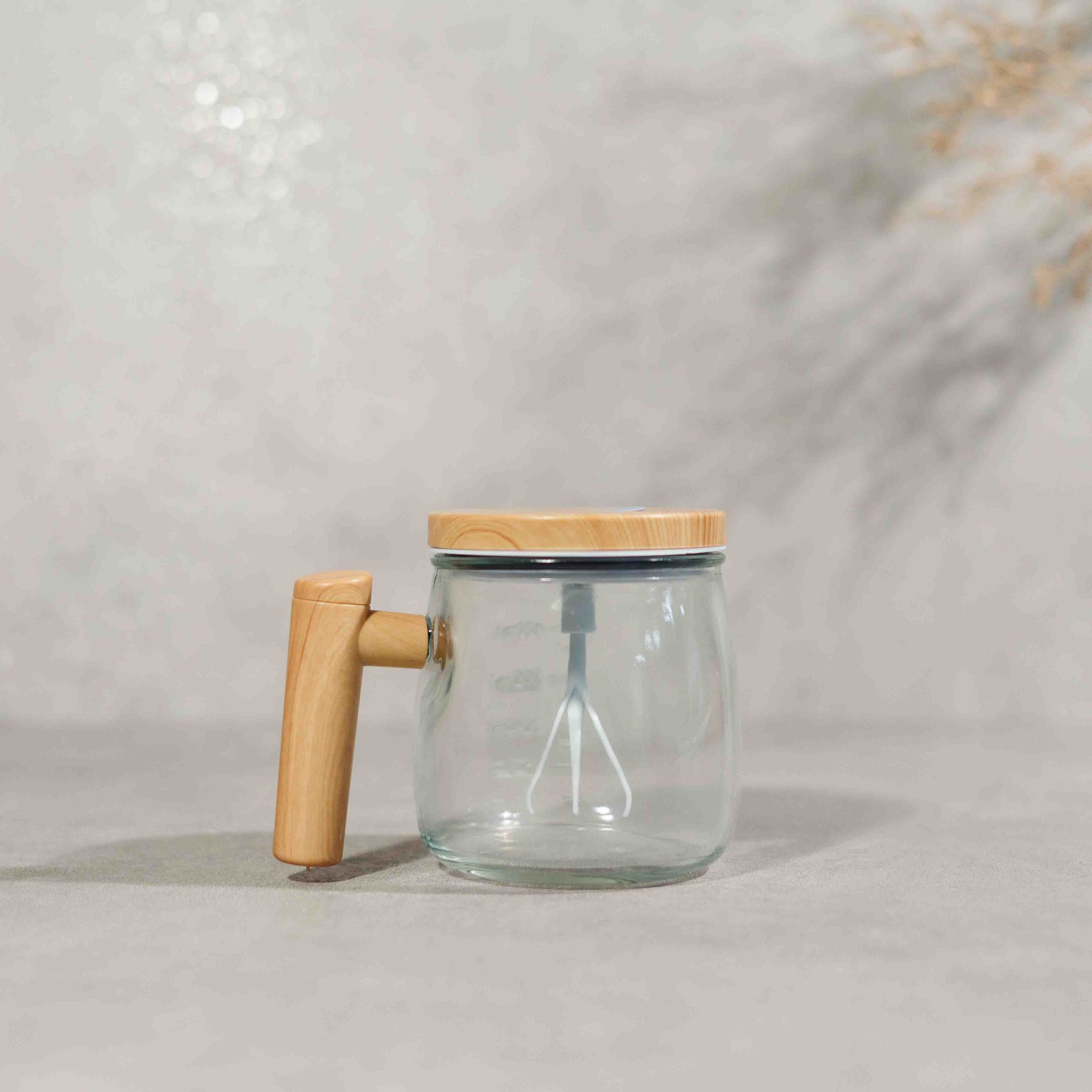 Self-Stirring Glass Mug