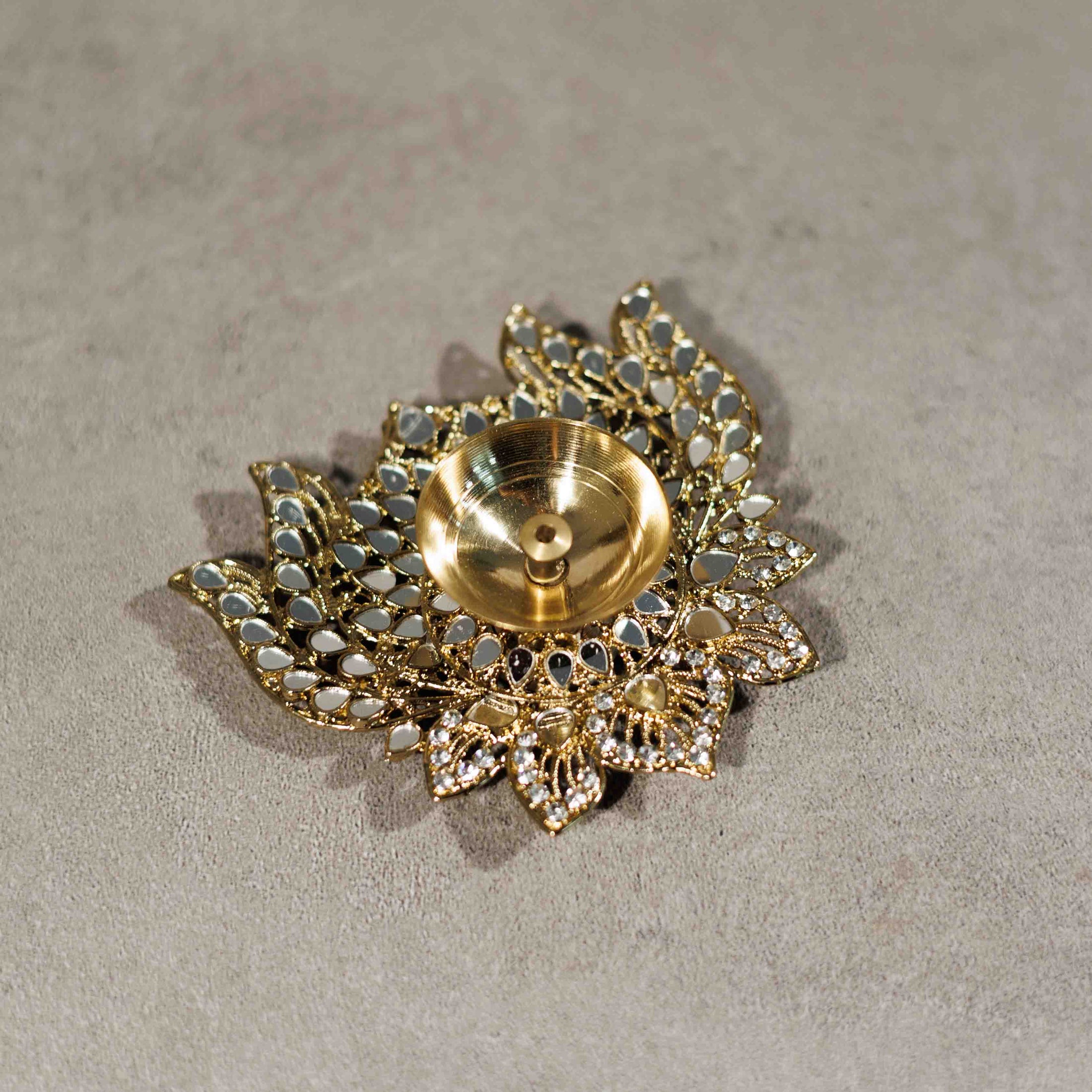 Lotus Kundan Oil Diya