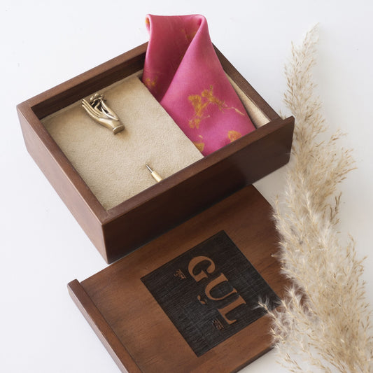 GUL Lapel Pin & Pocket Square